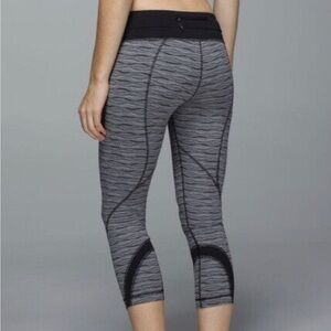 Lululemon Speed Tight II Textured Wave Black Silver Spoon  30”inseam Size 6